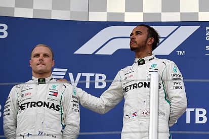 Hamilton: "La Mercedes ha preso una decisione coraggiosa, perché sapeva che sarebbe stata criticata"
