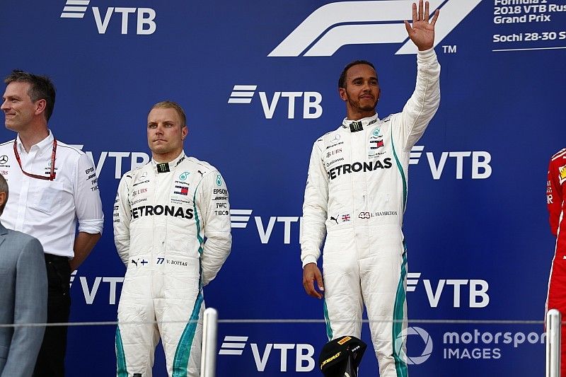 Podio ganador Lewis Hamilton, Mercedes AMG F1, segundo lugar Bottas, Mercedes AMG F1 y James Allison, Director T&eacute;cnico, Mercedes AMG 