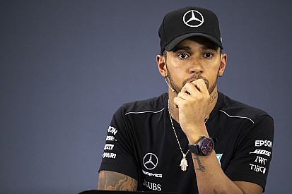 Hamilton: "Non è solo una battaglia tecnica, ma anche una guerra psicologica"