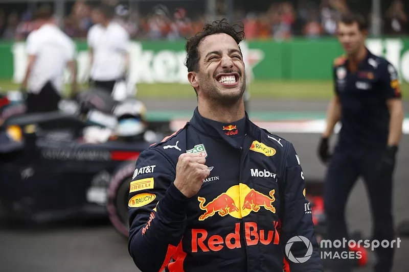 Pole sitter Daniel Ricciardo, Red Bull Racing celebrates in Parc Ferme 