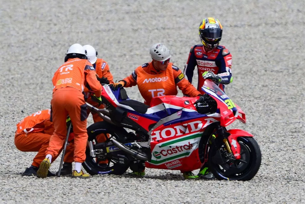 Joan Mir, Honda HRC crash