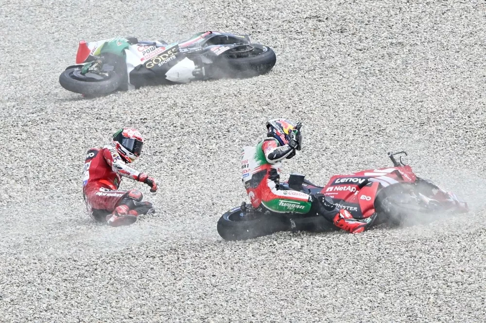 Johann Zarco, Team LCR Honda, Francesco Bagnaia, Ducati Team crash