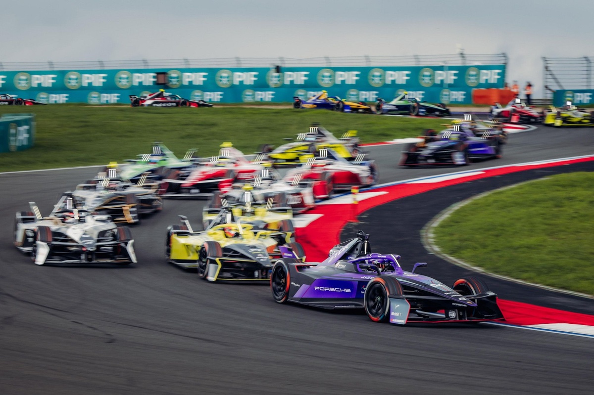 Formula E Title Race Intensifies Ahead of London Finale