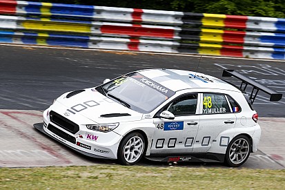 WTCR Nürburgring: Yvan Muller setzt sich im Vierkampf durch