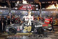 Erik Jones completa la barrida en Texas