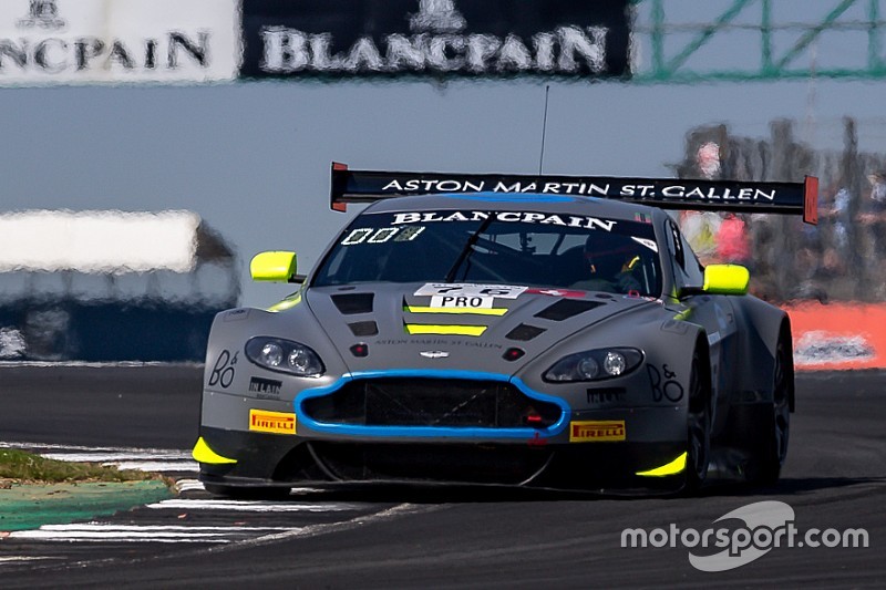Vaxiviere, Thiim e Dennis portano in trionfo l'Aston Martin a Silverstone