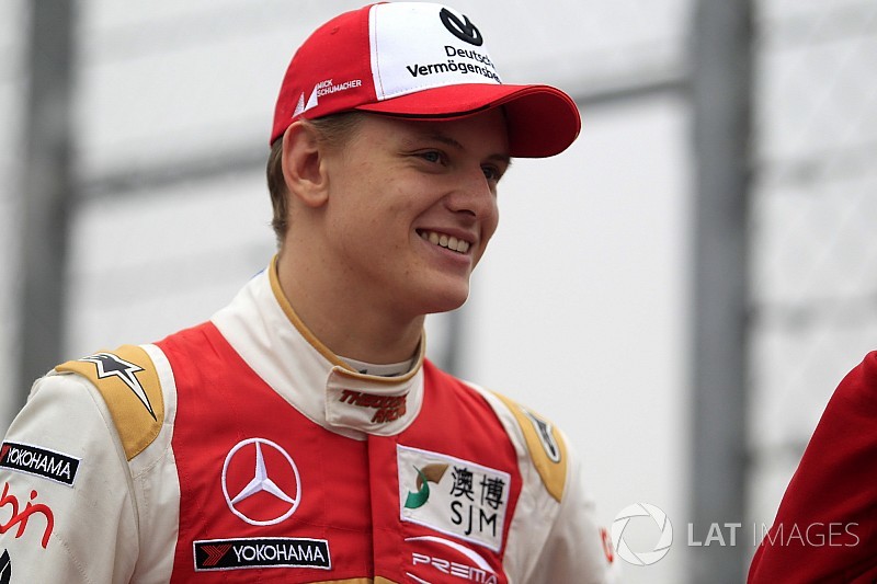 Schumacher nyerte az utolsó (havas) F3-as tesztnapot