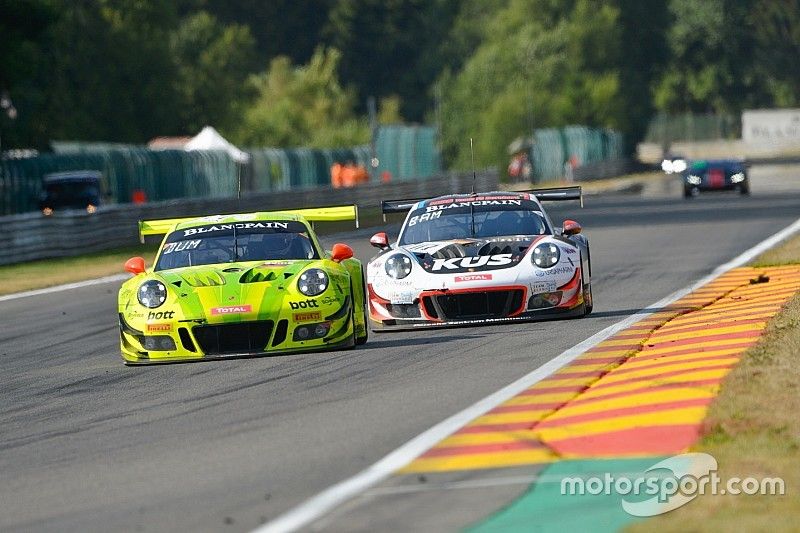 #911 Manthey Racing Porsche 911 GT3 R: Romain Dumas, Frederic Makowiecki, Dirk Werner, #117 K&Uuml;S Team75 Bernhard Porsche 911 GT3 R: Timo Bernhard, Earl Bamber, Laurens Vanthoor  