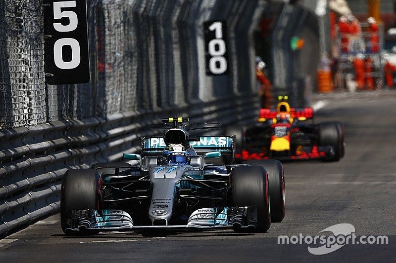 Valtteri Bottas, Mercedes AMG F1 W08, Max Verstappen, Red Bull Racing RB13