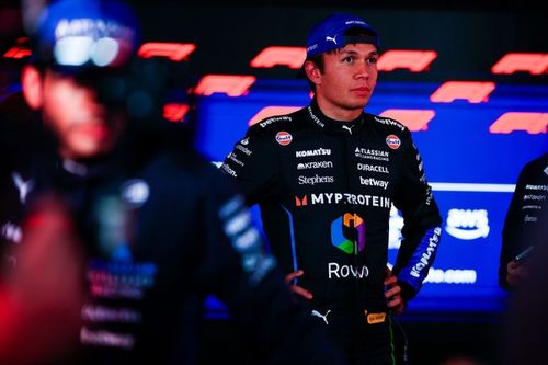 Albon estalla con los comisarios en Las Vegas: "No entiendo cómo nos dejaron seguir"