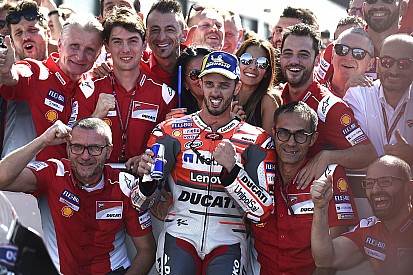 Dovizioso kwam schreeuwend over de finish: “Deze zege betekent veel voor Ducati”