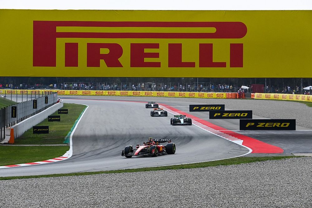 Carlos Sainz, Ferrari SF-23, Fernando Alonso, Aston Martin AMR23