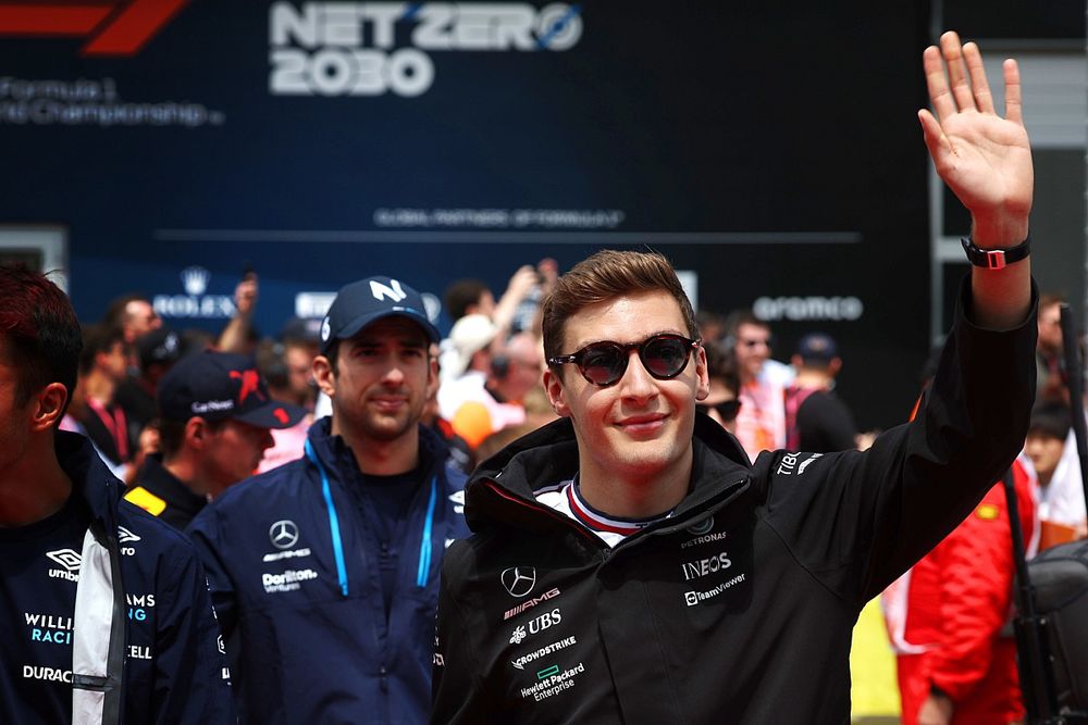 George Russell, Mercedes-AMG, walking to the drivers parade bus