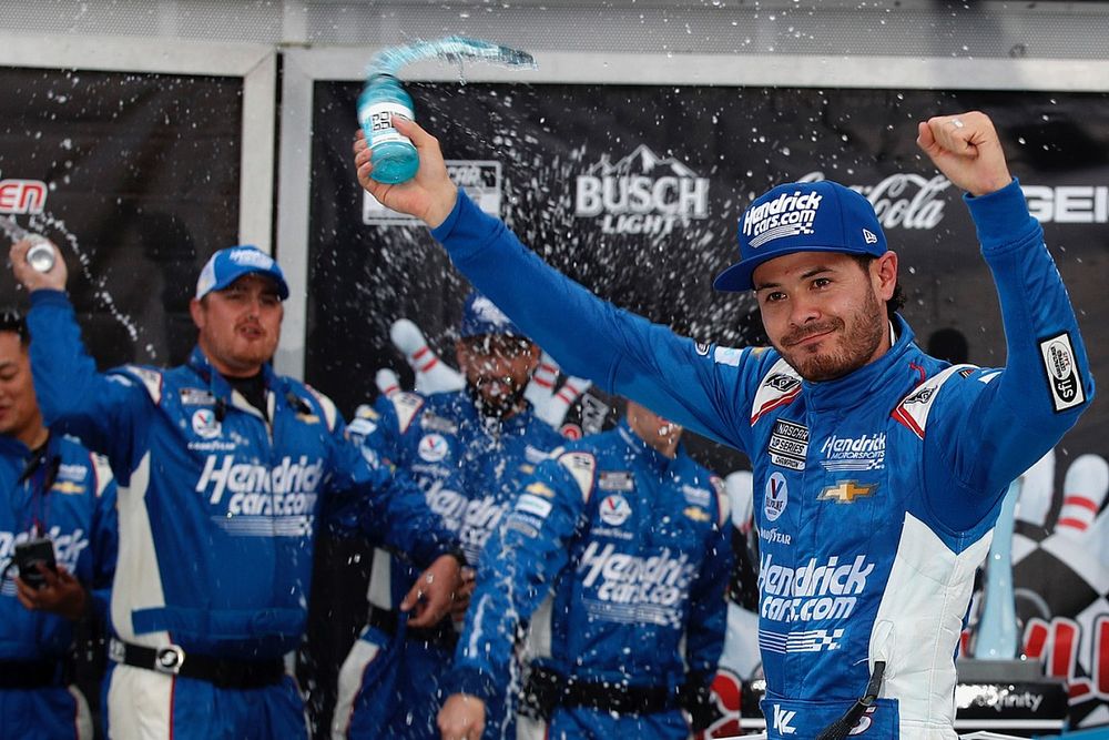 El ganador de la carrera, Kyle Larson, Hendrick Motorsports, Chevrolet Camaro