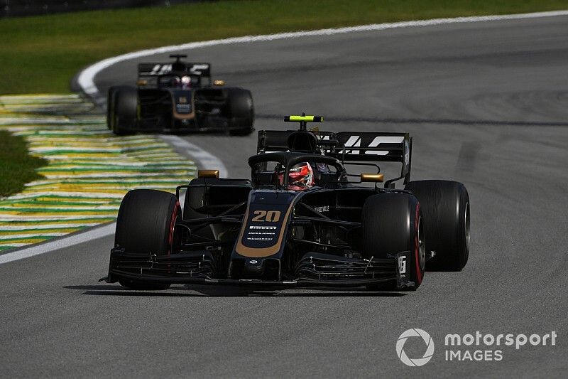 Kevin Magnussen, Haas F1 Team VF-19, y Romain Grosjean, Haas F1 Team VF-19