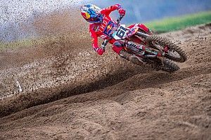 Jorge Prado ense&ntilde;a los dientes en Matterley, Gajser primero
