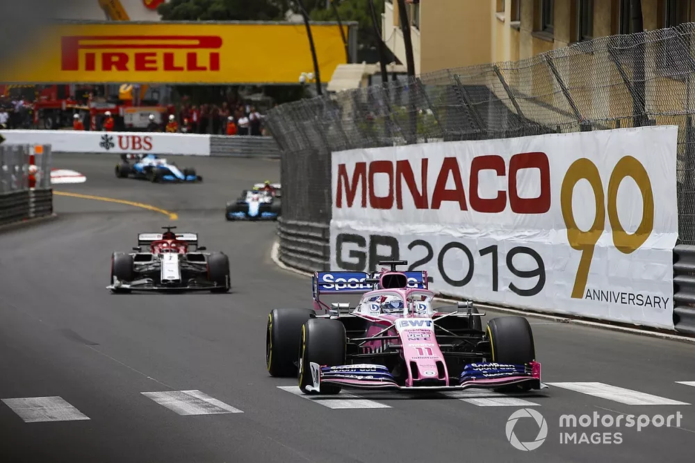 Sergio Perez, Racing Point RP19, voor Kimi Raikkonen, Alfa Romeo Racing C38
