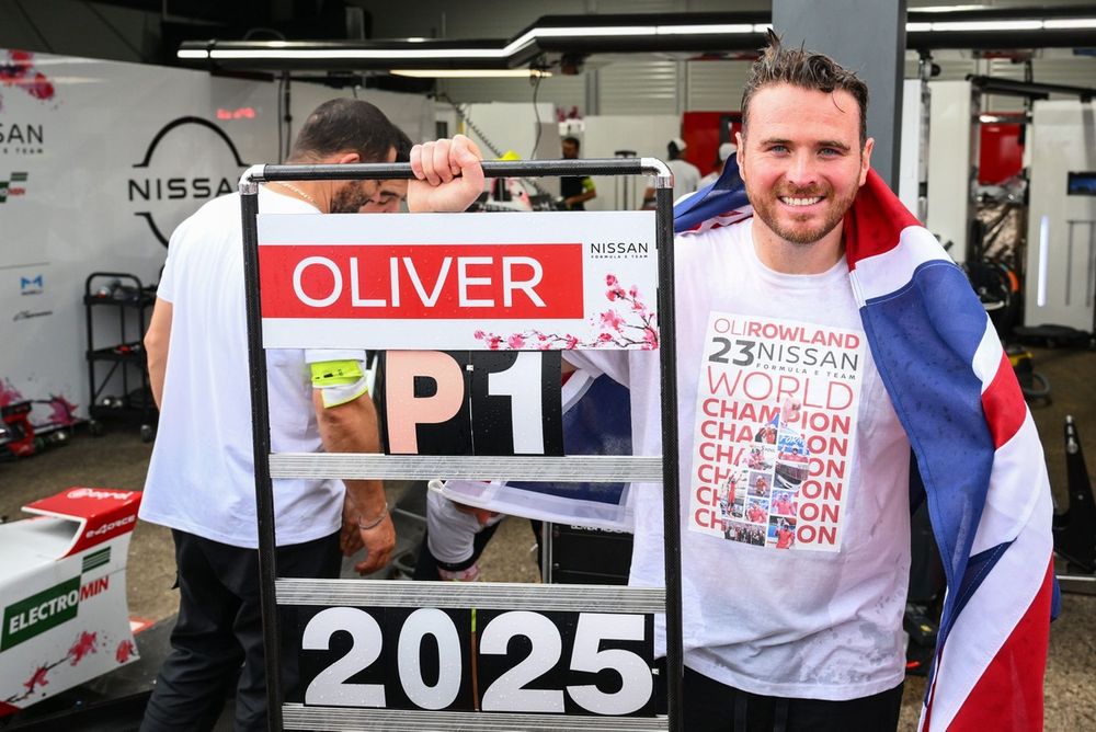 ★spark1/43【フォーミュラe Winner Berlin ePrix 2016-17★フェリックス・ローゼンクビスト】Formula E SUPER GTチームルマン Berlin E-Prix: Oliver Rowland crowned Formula E World Champion as