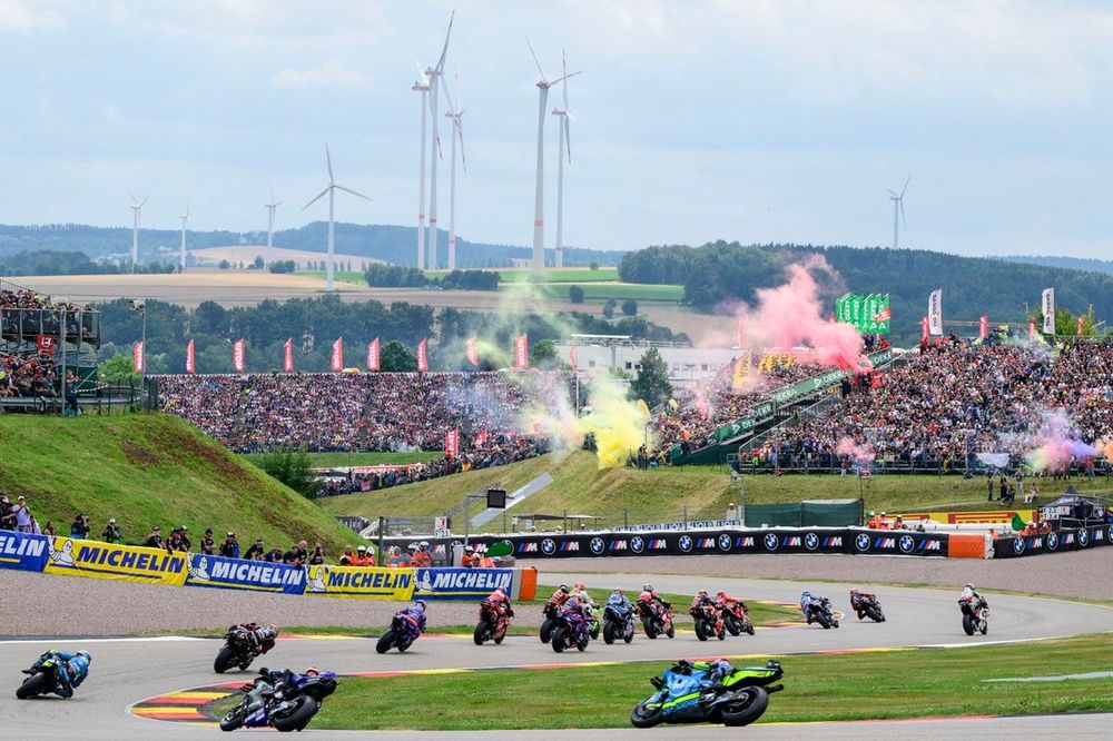 Salida en Sachsenring