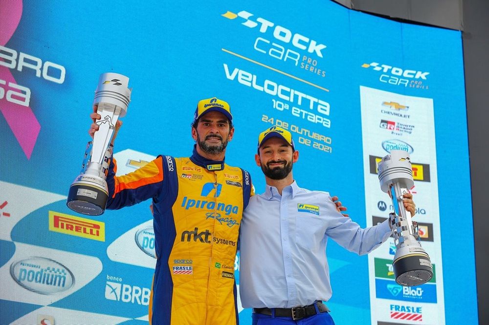 Thiago Camilo e Guiga Gonçalves no pódio da terceira vitória de Thiago Camilo no Velocitta, em 2021
 (Carsten Horst/Hyset)