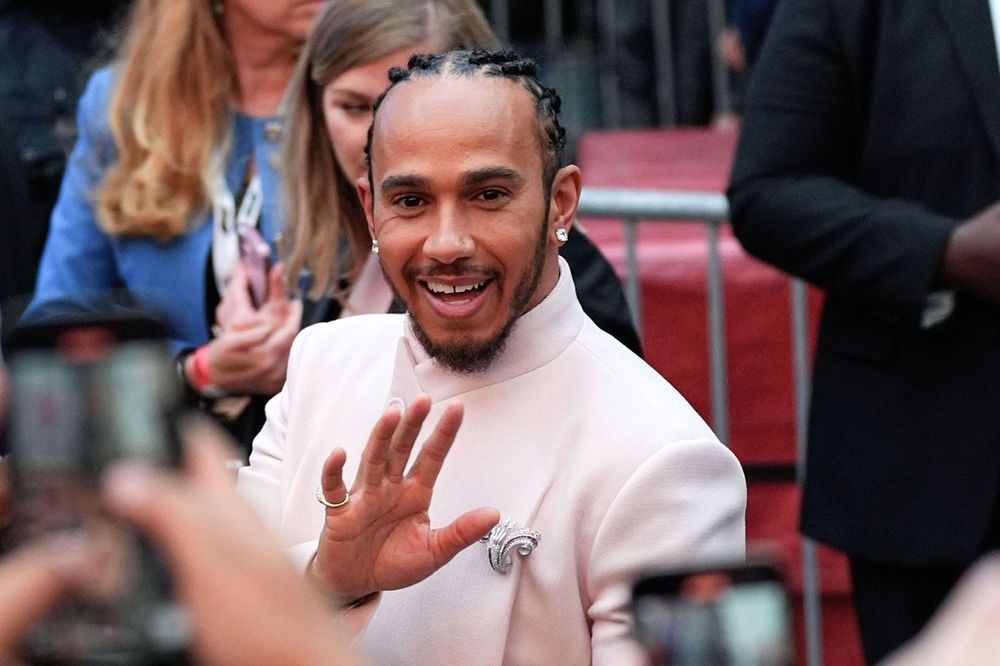 Brad Pitt "No Convencido" por el Comentario de Lewis Hamilton sobre la Edad en la Película de F1