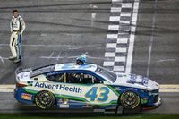 Su&aacute;rez eliminado en accidente en el Duelo 2 en Daytona con salvaje final