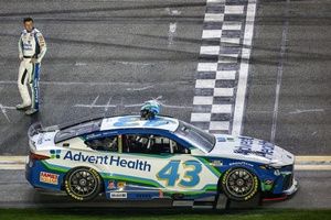 Suárez eliminado en accidente en el Duelo 2 en Daytona con salvaje final