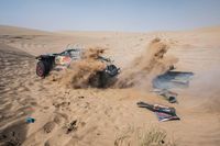 V&iacute;deo: &iexcl;Carlos Sainz vuelca en la etapa 48 horas del Dakar 2025!