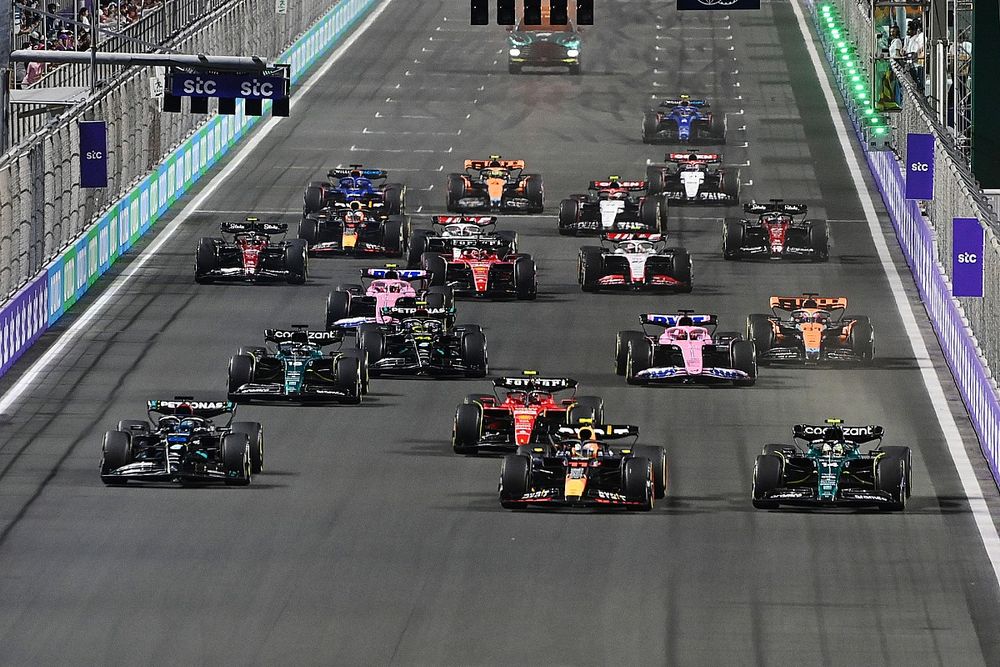 Sergio Perez, Red Bull Racing RB19, Fernando Alonso, Aston Martin AMR23, George Russell, Mercedes F1 W14, Carlos Sainz, Ferrari SF-23, Lance Stroll, Aston Martin AMR23, the rest of the field at the start