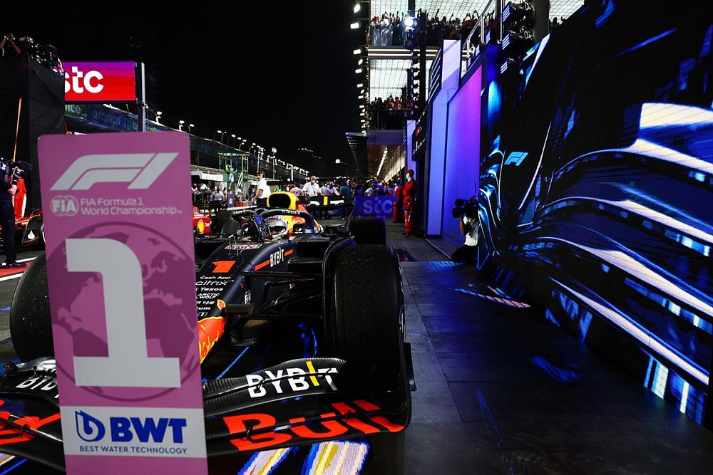 Max Verstappen, Red Bull Racing, ganador, lo celebra en el parque cerrado