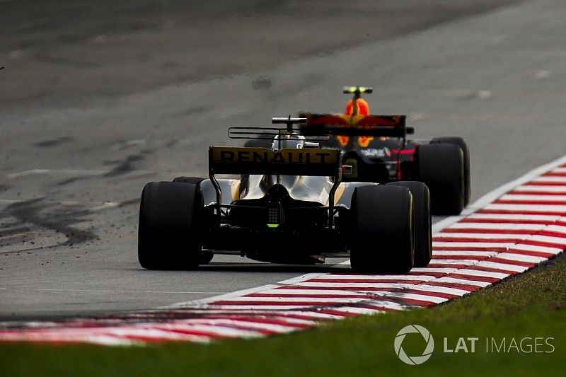 Max Verstappen, Red Bull Racing RB13, Nico Hulkenberg, Renault Sport F1 Team RS17