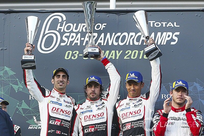 Ganadores de carrera Fernando Alonso, S&eacute;bastien Buemi, Kazuki Nakajima, Toyota Gazoo Racing