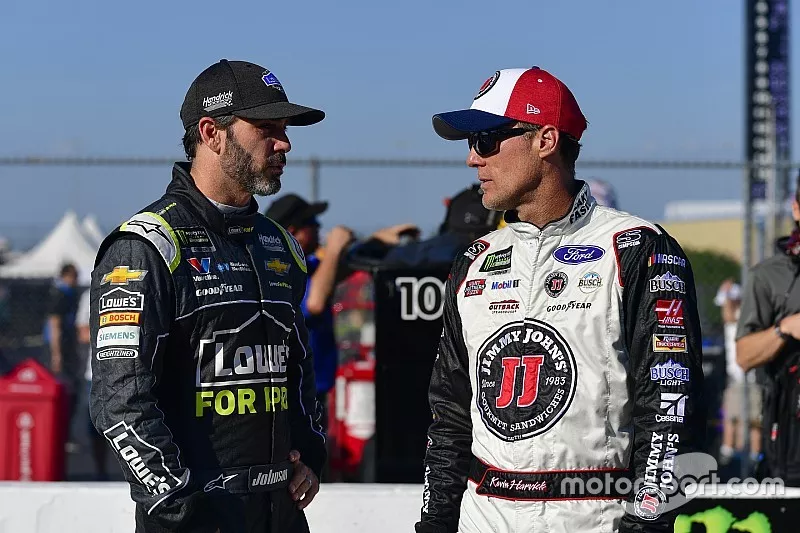 Jimmie Johnson, Hendrick Motorsports, Chevrolet Camaro Lowe's for Pros, Kevin Harvick, Stewart-Haas Racing, Ford Fusion Jimmy John's Kickin' Ranch