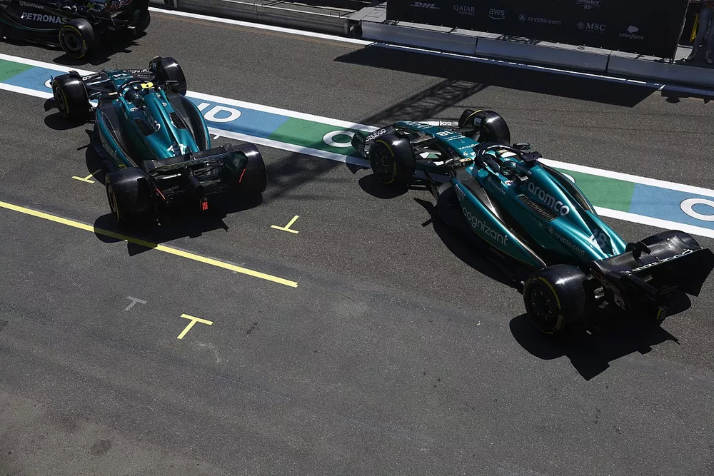 Lance Stroll, Aston Martin AMR23 Fernando Alonso, Aston Martin AMR23