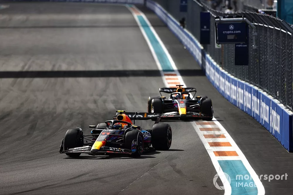Sergio Perez, Red Bull Racing RB19, Max Verstappen, Red Bull Racing RB19