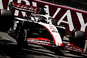 VIDEO: Magnussen haalt met gewaagde actie Sargeant in 
