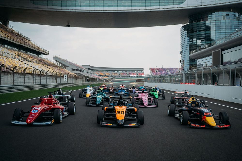 F1 Academy cars group photo