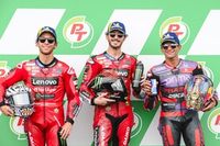 Pole y r&eacute;cord para Bagnaia con Mart&iacute;n; accidente de M&aacute;rquez