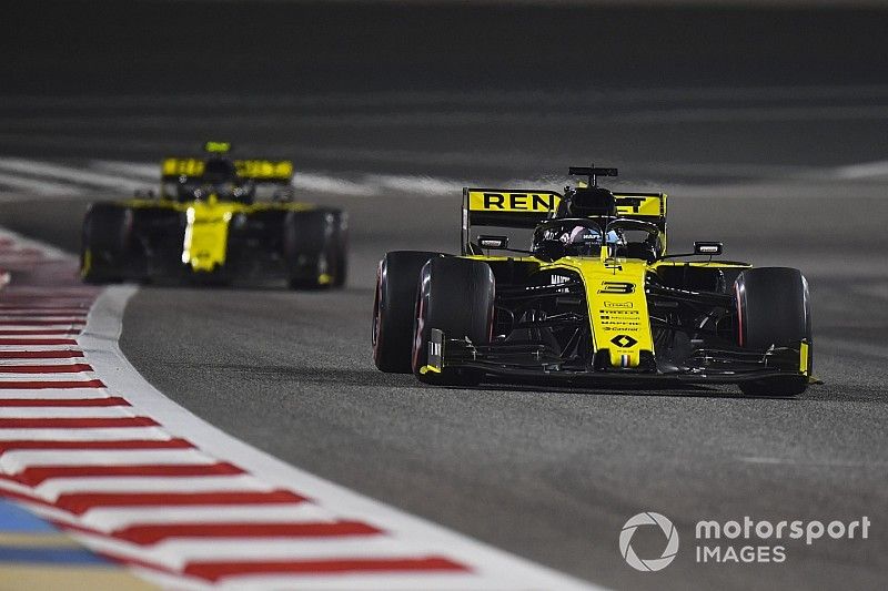 Daniel Ricciardo, Renault R.S.19, y Nico Hulkenberg, Renault R.S. 19
