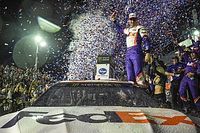 Danny Hamlin 2019 Daytona 500’ü kazandı, JGR ekibi ilk üçü kapattı