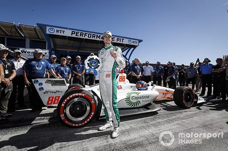 Colton Herta, ganador del premio NTT P1, y Harding Steinbrenner Racing Honda celebran su pole