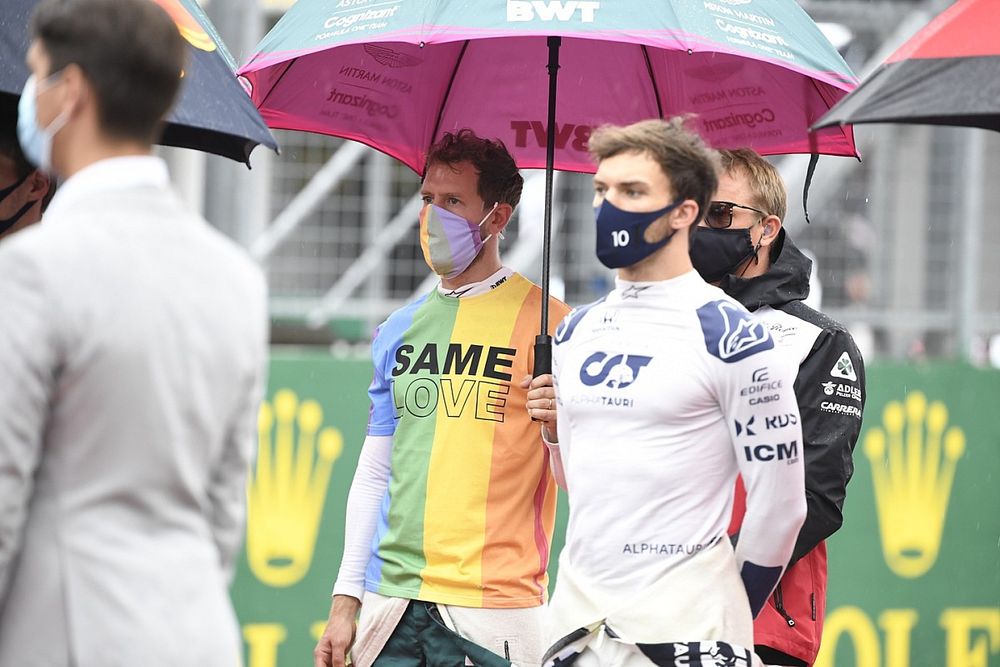 Sebastian Vettel, Aston Martin, and Pierre Gasly, AlphaTauri AT02, on the grid