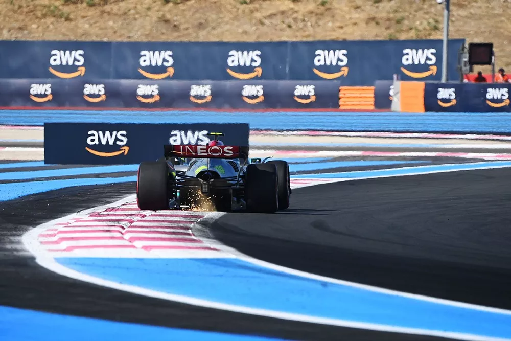 Lewis Hamilton, Mercedes W13, kicks up some sparks