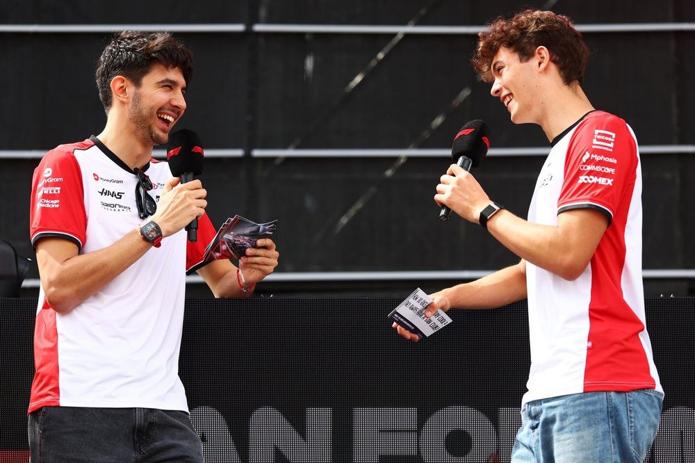 Esteban Ocon, Haas F1 Team, Oliver Bearman, Haas F1 Team