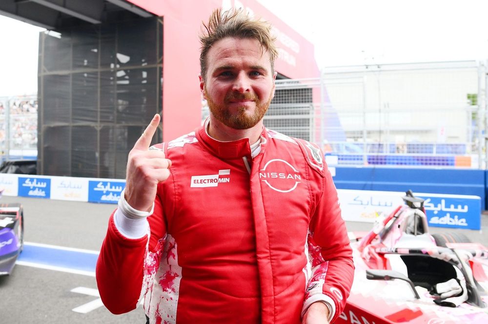 Race winner Oliver Rowland, Nissan Formula E Team