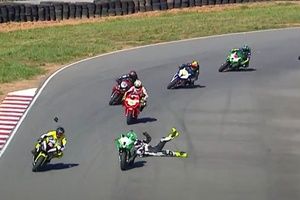 VÍDEO: Prova do Moto1000GP em Curvelo é interrompida após forte acidente; atualização sobre estado do piloto gera alívio