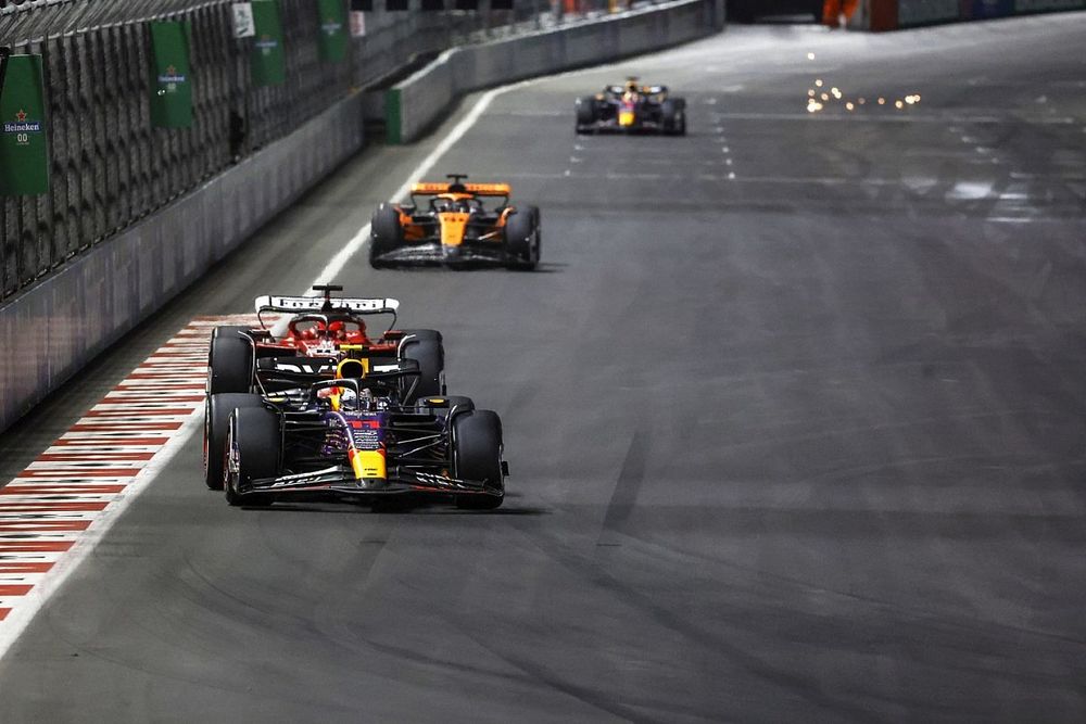 Sergio Pérez, Red Bull Racing RB19, Charles Leclerc, Ferrari SF-23, Oscar Piastri, McLaren MCL60