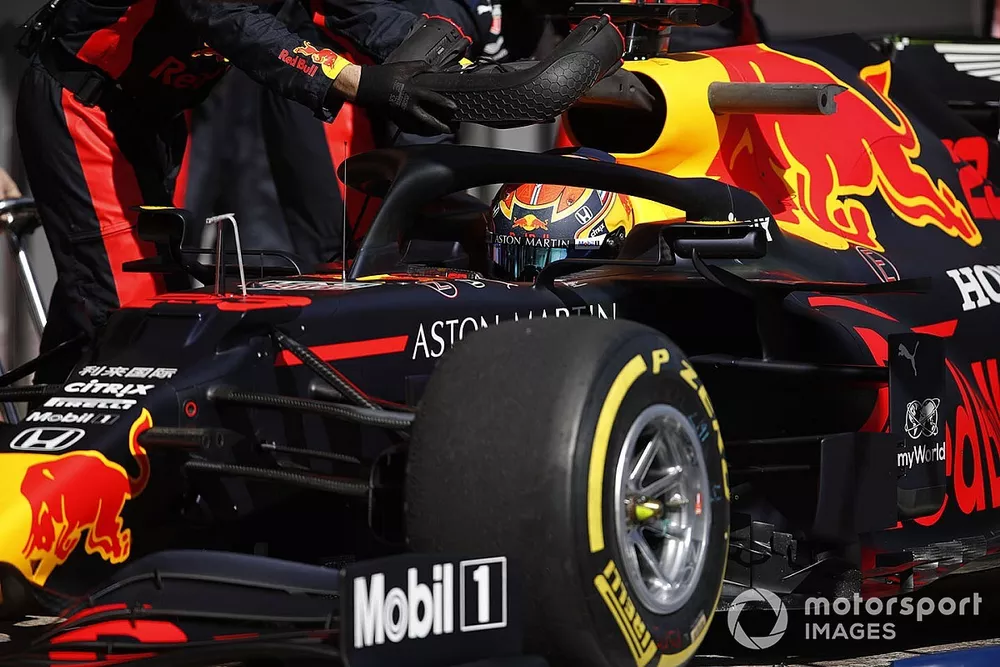Alex Albon, Red Bull Racing komt binnen voor een pitstop