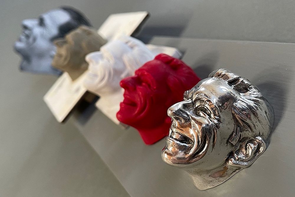 Helio Castroneves, Meyer Shank Racing en el modelado del trofeo BorgWarner