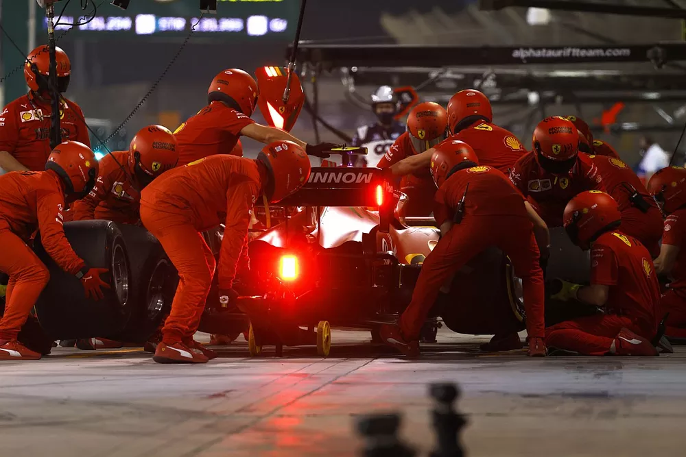 Carlos Sainz Jr., Ferrari SF21, in the pits during FP2